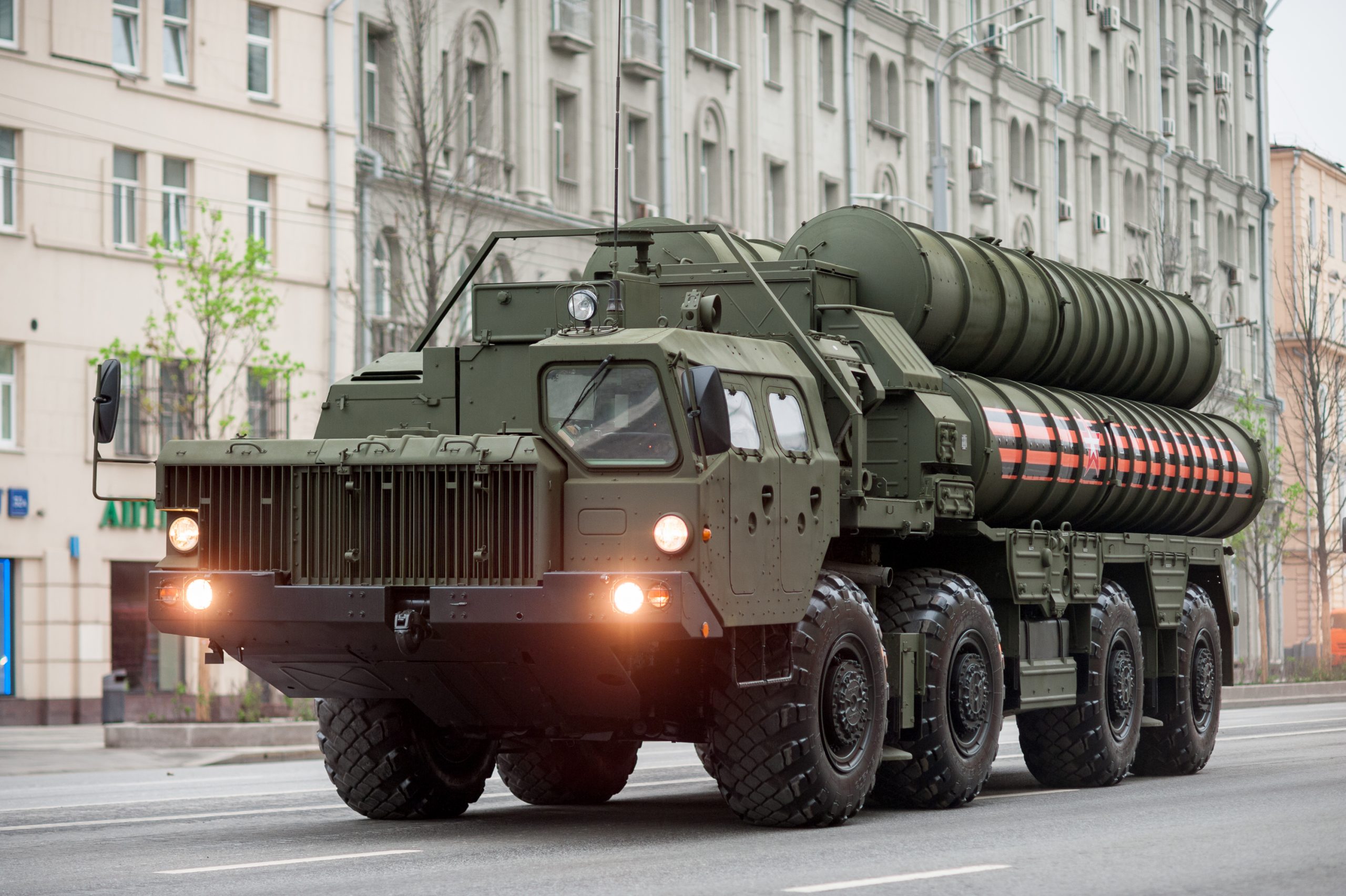 Rosja zaczęła dostarczać Indiom S-400 pomimo groźby sankcji USA