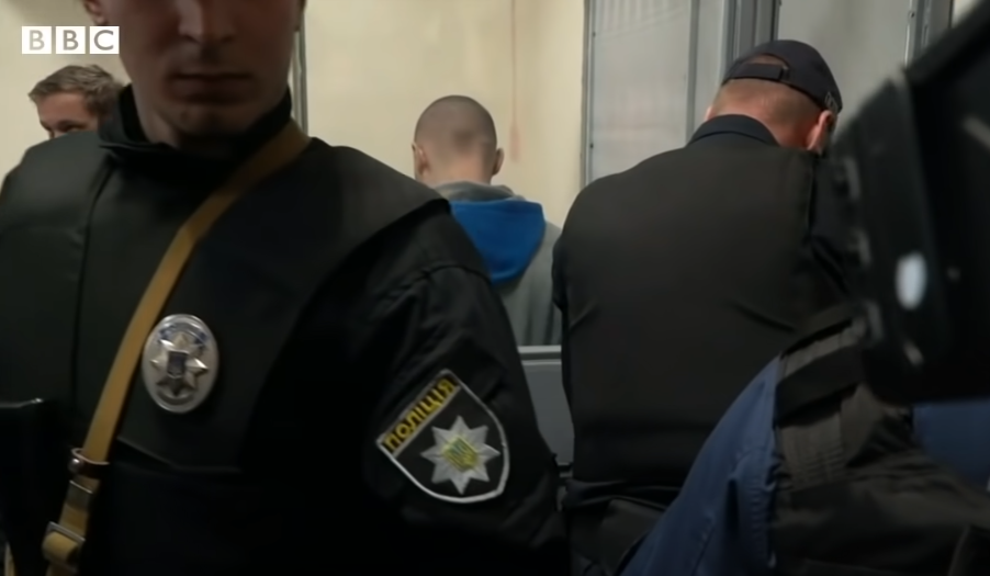 Pierwszy proces Rosyjskiego żołnierza. Oskarżony jest o zbrodnie wojenne w Ukrainie
